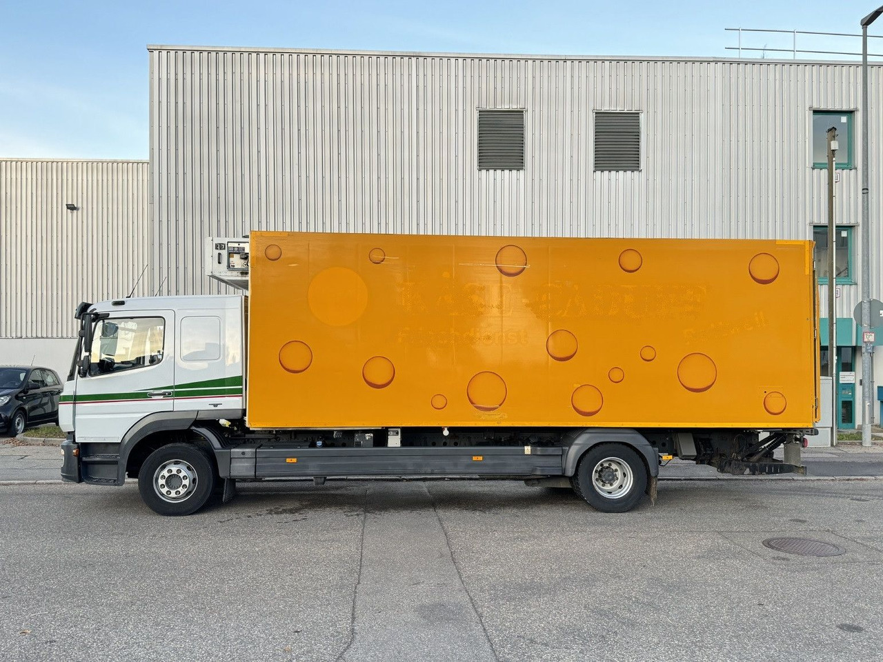 Mercedes-Benz Atego 1524 L-Haus Tiefkühlkoffer 6,9m LBW Tür - Camião frigorífico: foto 4 Mercedes-Benz Atego 1524 L-Haus Tiefkühlkoffer 6,9m LBW Tür - Camião frigorífico: foto 4