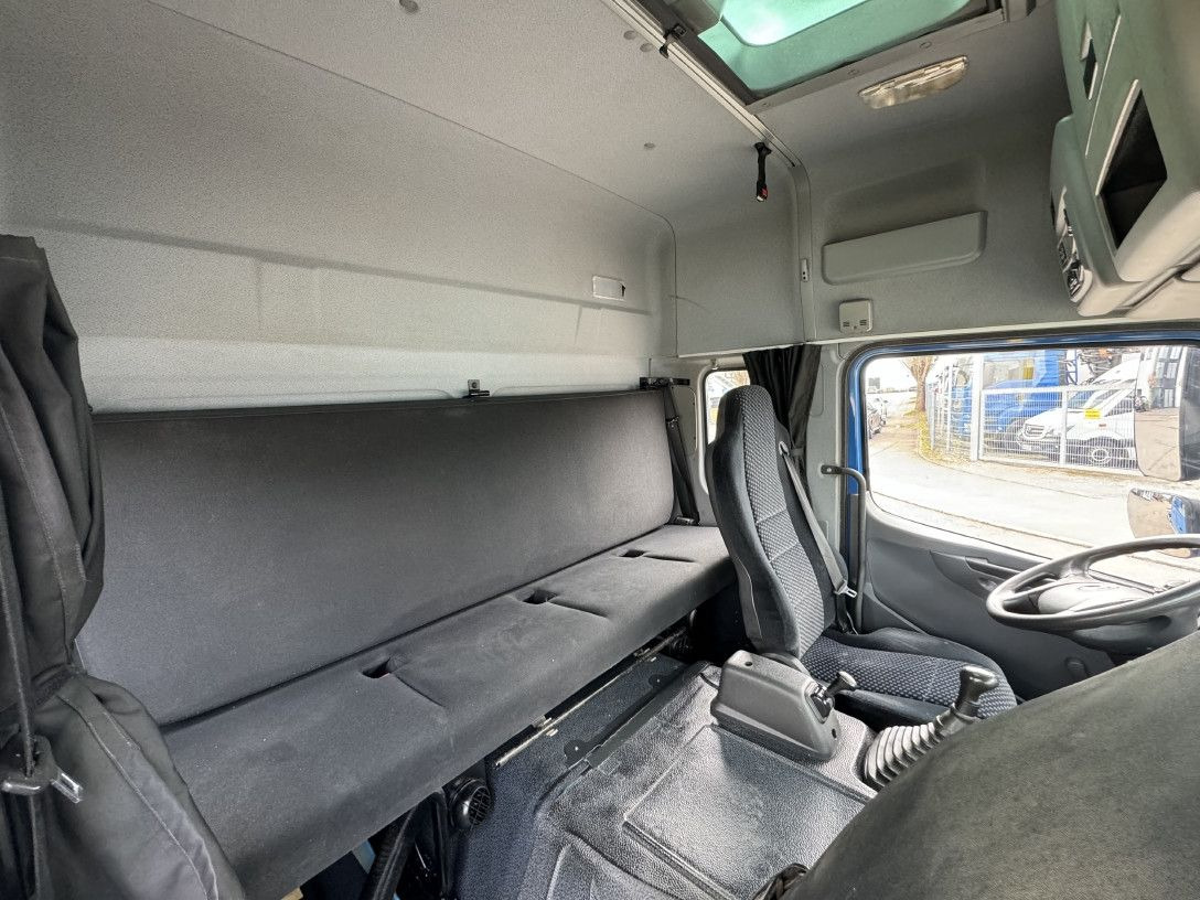 Mercedes-Benz Atego 1529 LL BDF 6-Sitze Umzug u-LBW Gr-Haus - Camião transportador de contêineres/ Caixa móvel: foto 2 Mercedes-Benz Atego 1529 LL BDF 6-Sitze Umzug u-LBW Gr-Haus - Camião transportador de contêineres/ Caixa móvel: foto 2