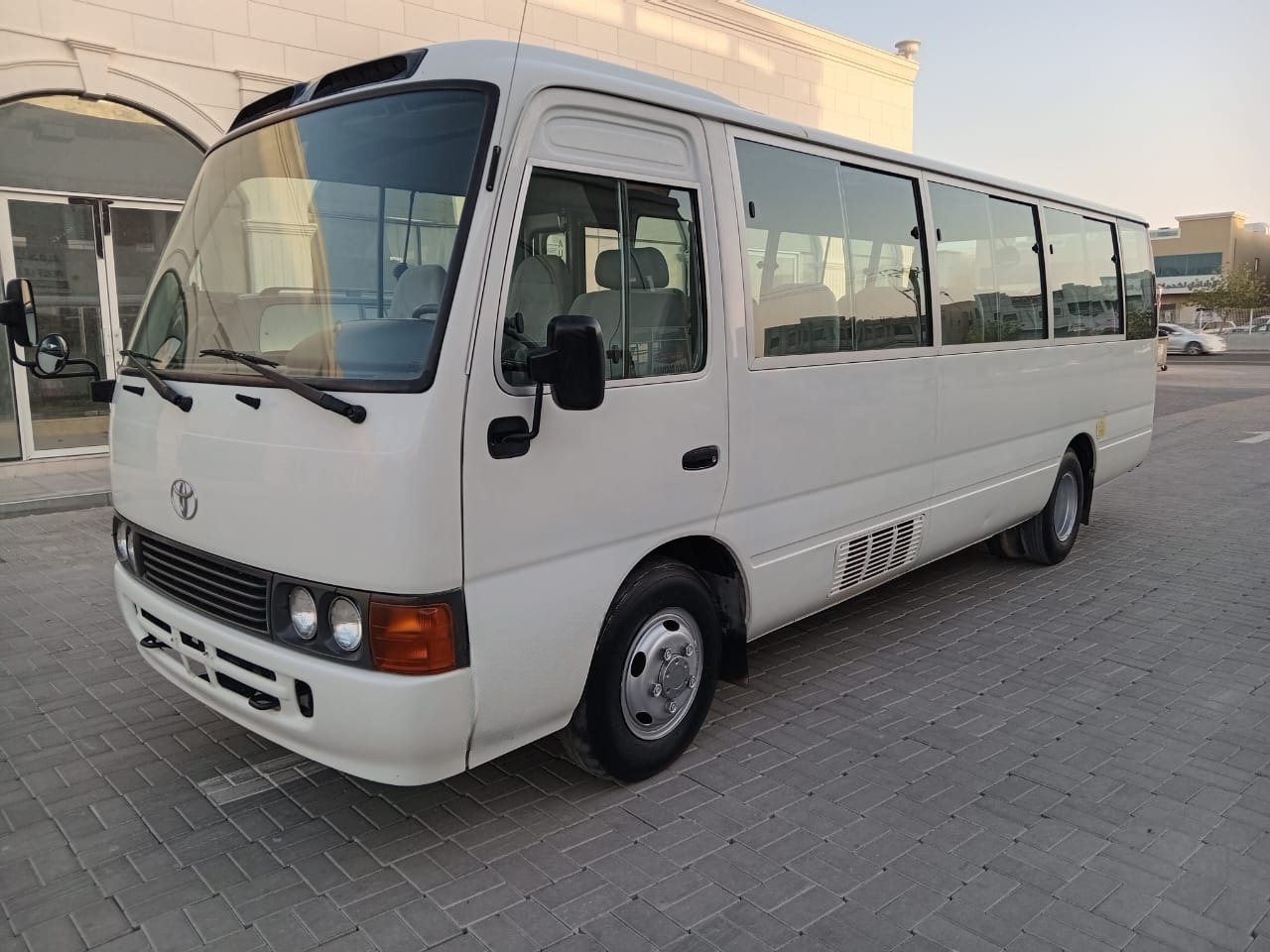 TOYOTA Coaster ... 30 places - diesel - climatisé ... BELGIQUE.. - Minibus, Furgão de passageiros: foto 1 TOYOTA Coaster ... 30 places - diesel - climatisé ... BELGIQUE.. - Minibus, Furgão de passageiros: foto 1