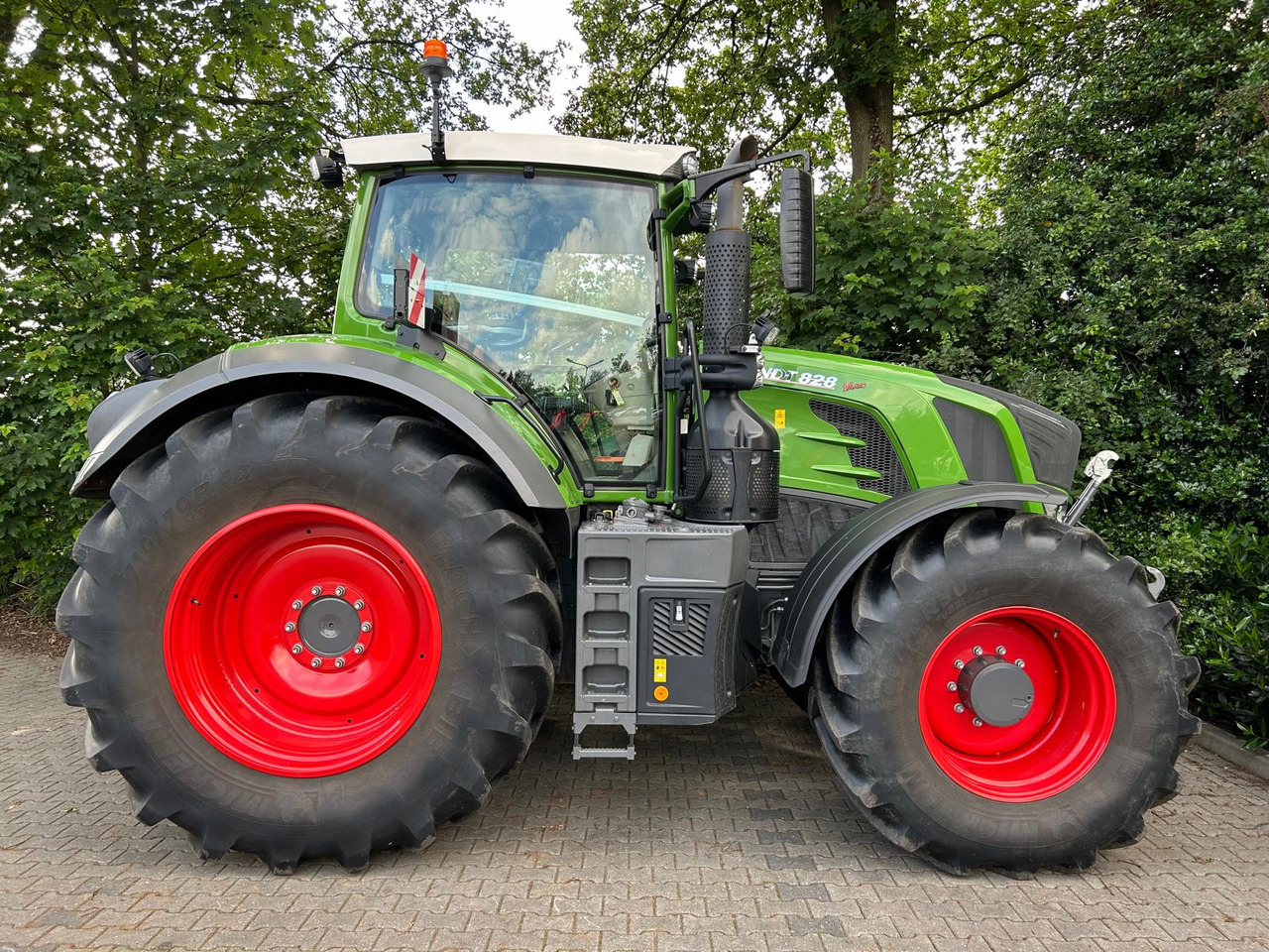 Fendt 828 Vario S4 ProfiPlus - Trator: foto 4 Fendt 828 Vario S4 ProfiPlus - Trator: foto 4
