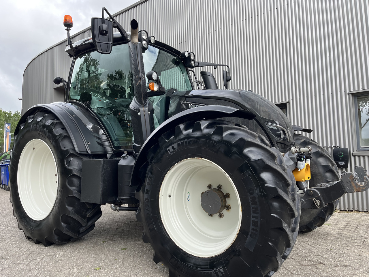 Valtra N174 Active - Trator: foto 1 Valtra N174 Active - Trator: foto 1