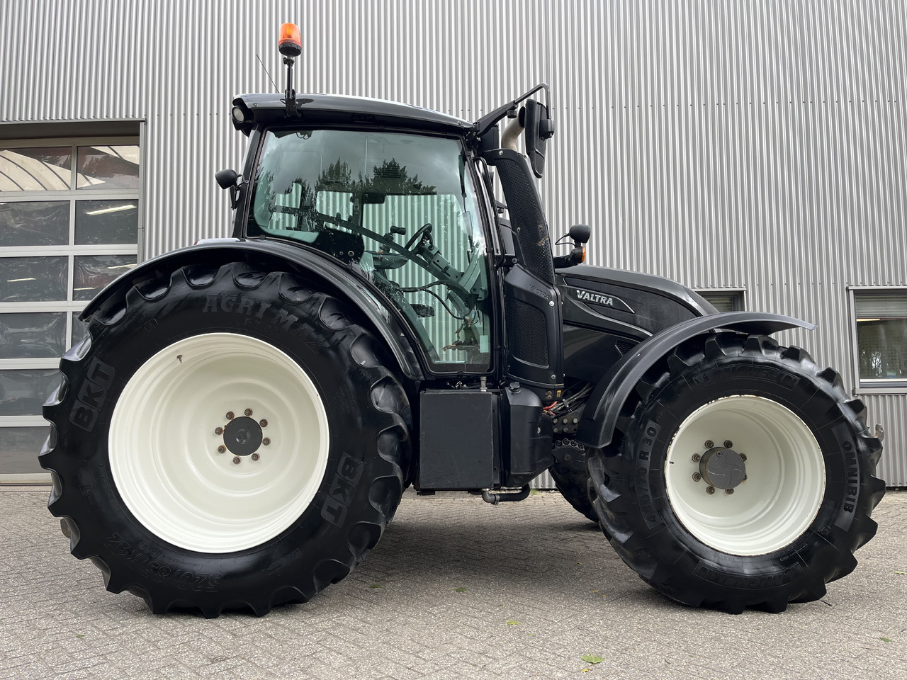 Valtra N174 Active - Trator: foto 2 Valtra N174 Active - Trator: foto 2