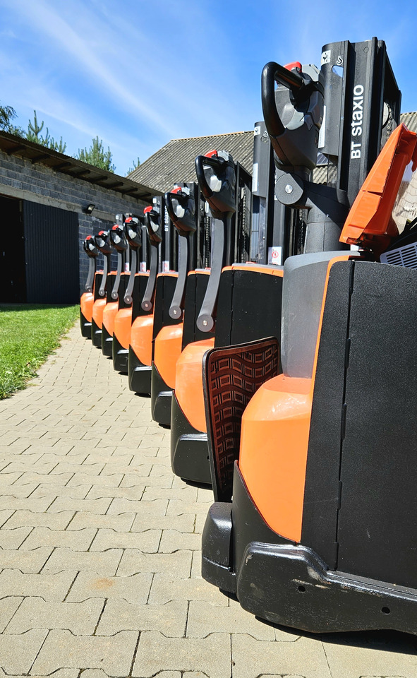 BT SWE 200 Staxio Toyota Initial lift, wstępne podnoszenie wideł, niski maszt - Stacker: foto 4 BT SWE 200 Staxio Toyota Initial lift, wstępne podnoszenie wideł, niski maszt - Stacker: foto 4