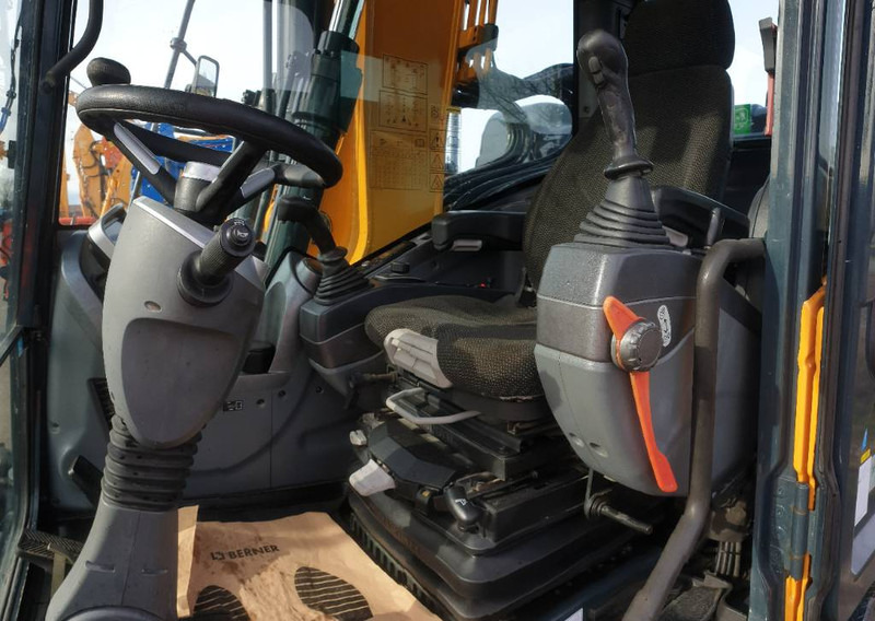 Escavadeira de rodas Hyundai HW140: foto 17