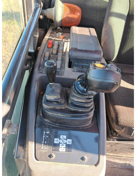 Pá carregadora de rodas Komatsu WA 100 M-8: foto 11 Pá carregadora de rodas Komatsu WA 100 M-8: foto 11