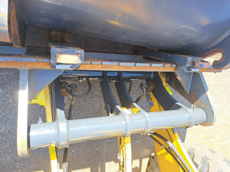 Pá carregadora de rodas Komatsu WA 100 M-8: foto 6 Pá carregadora de rodas Komatsu WA 100 M-8: foto 6