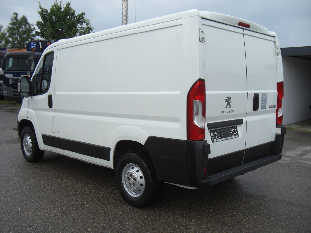 Peugeot BOXER 2,0 KURZ/NIEDRIG - Furgão compacto: foto 4 Peugeot BOXER 2,0 KURZ/NIEDRIG - Furgão compacto: foto 4