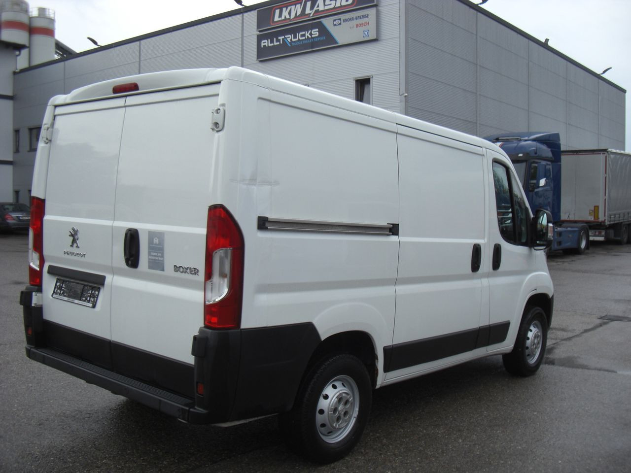 Peugeot BOXER 2,0 KURZ/NIEDRIG - Furgão compacto: foto 3 Peugeot BOXER 2,0 KURZ/NIEDRIG - Furgão compacto: foto 3