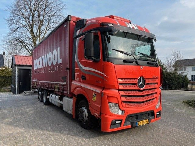 Mercedes-Benz Actros 2642 2x BDF mit Pritsche und Planebühne - Camião transportador de contêineres/ Caixa móvel: foto 2 Mercedes-Benz Actros 2642 2x BDF mit Pritsche und Planebühne - Camião transportador de contêineres/ Caixa móvel: foto 2
