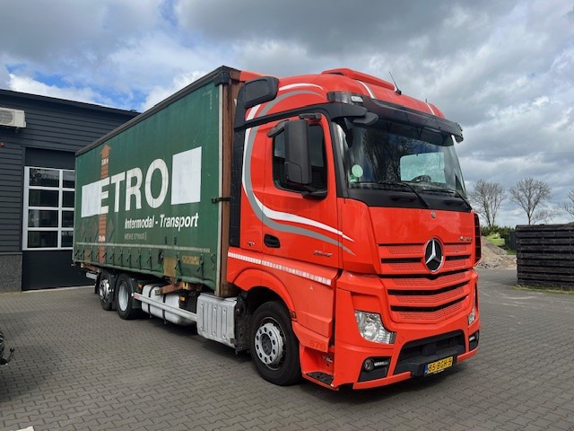Mercedes Benz Actros 2642 6x2 Mega BDF met zeilbak - Camião de lona: foto 2 Mercedes Benz Actros 2642 6x2 Mega BDF met zeilbak - Camião de lona: foto 2