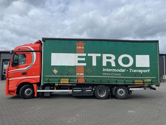 Camião de lona Mercedes Benz Actros 2642 6x2 Mega BDF met zeilbak: foto 6 Camião de lona Mercedes Benz Actros 2642 6x2 Mega BDF met zeilbak: foto 6