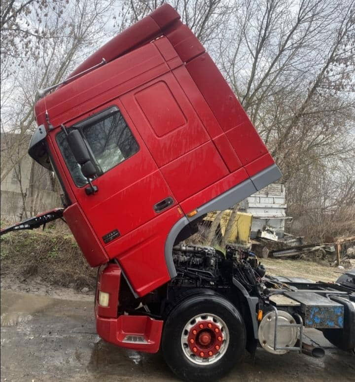 DAF XF 95.430 Tractor head 4x2 - Tractor: foto 2 DAF XF 95.430 Tractor head 4x2 - Tractor: foto 2