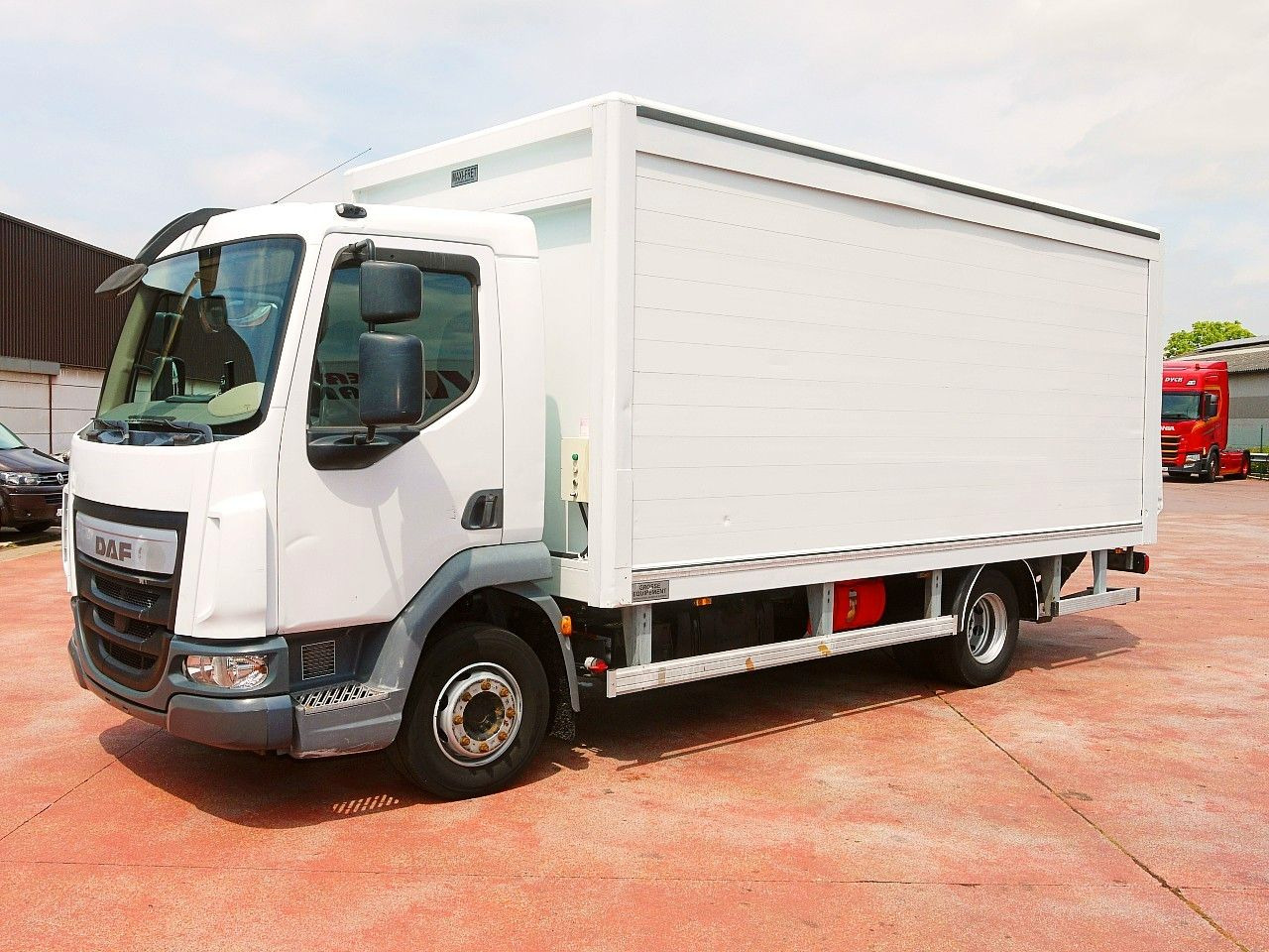 DAF LF 180 12 GETRANKENWAGEN LBW LUFT - Camião transporte de bebidas: foto 4 DAF LF 180 12 GETRANKENWAGEN LBW LUFT - Camião transporte de bebidas: foto 4