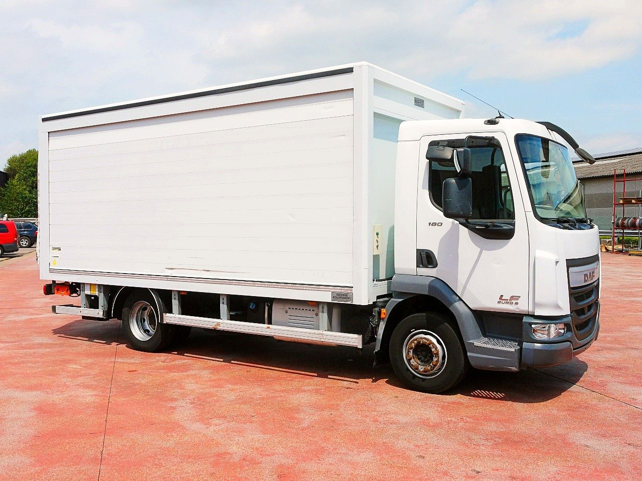 DAF LF 180 12 GETRANKENWAGEN LBW LUFT - Camião transporte de bebidas: foto 3 DAF LF 180 12 GETRANKENWAGEN LBW LUFT - Camião transporte de bebidas: foto 3