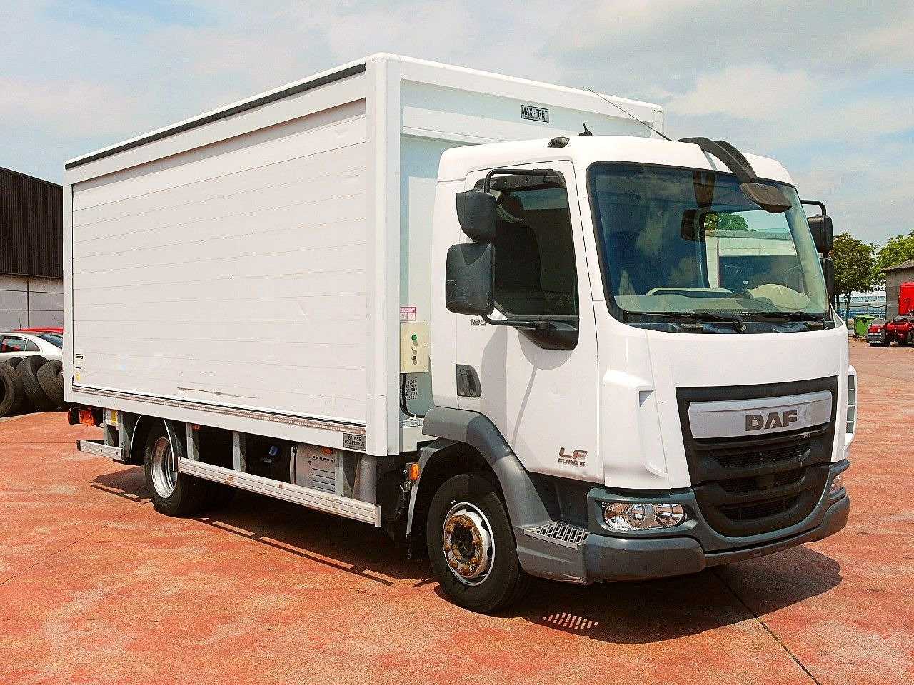 DAF LF 180 12 GETRANKENWAGEN LBW LUFT - Camião transporte de bebidas: foto 2 DAF LF 180 12 GETRANKENWAGEN LBW LUFT - Camião transporte de bebidas: foto 2