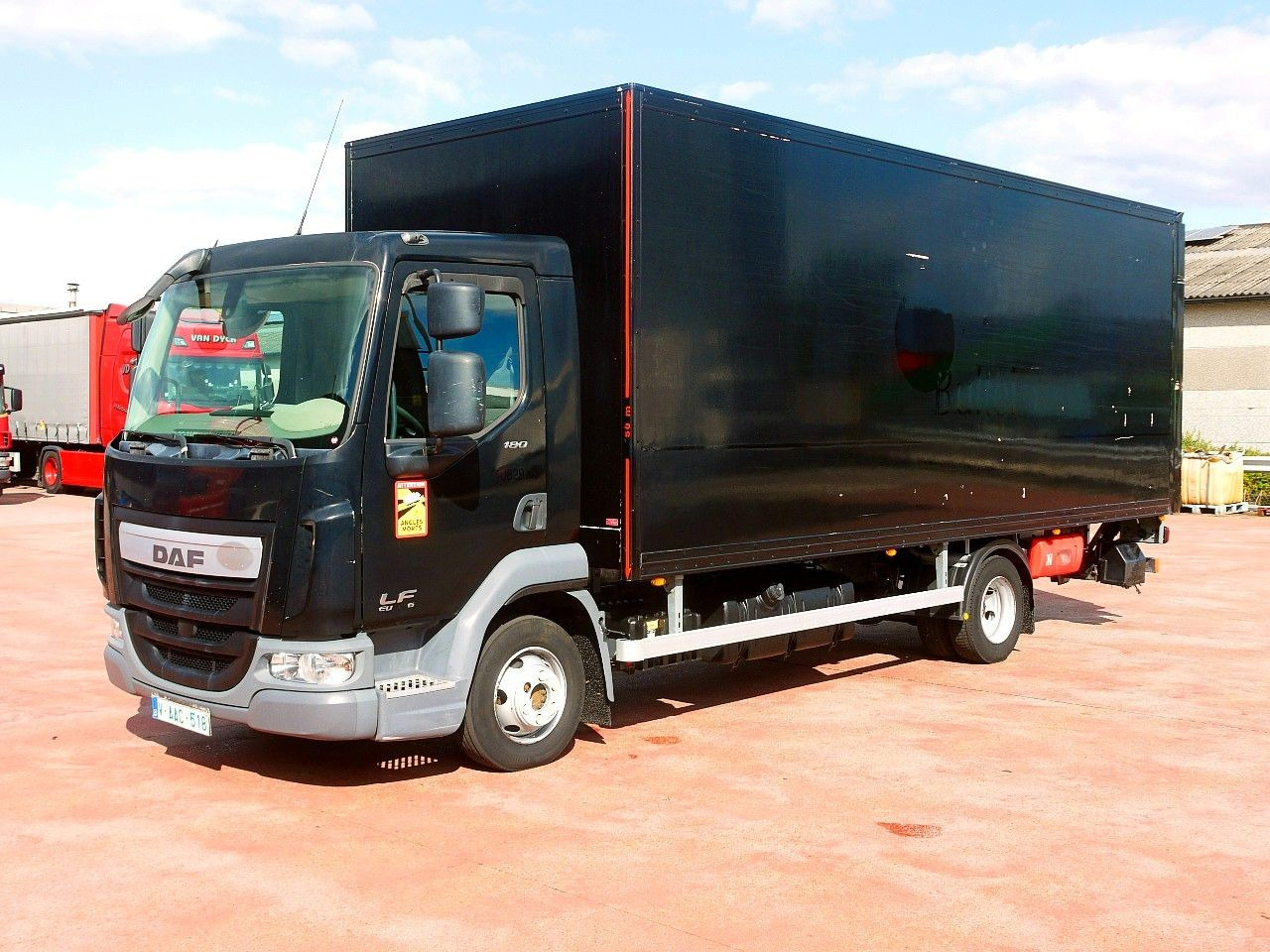 DAF LF FA 180 MEUBEL KOFFER LBW LUFT FEDERUNG AIRCO - Camião furgão: foto 4 DAF LF FA 180 MEUBEL KOFFER LBW LUFT FEDERUNG AIRCO - Camião furgão: foto 4