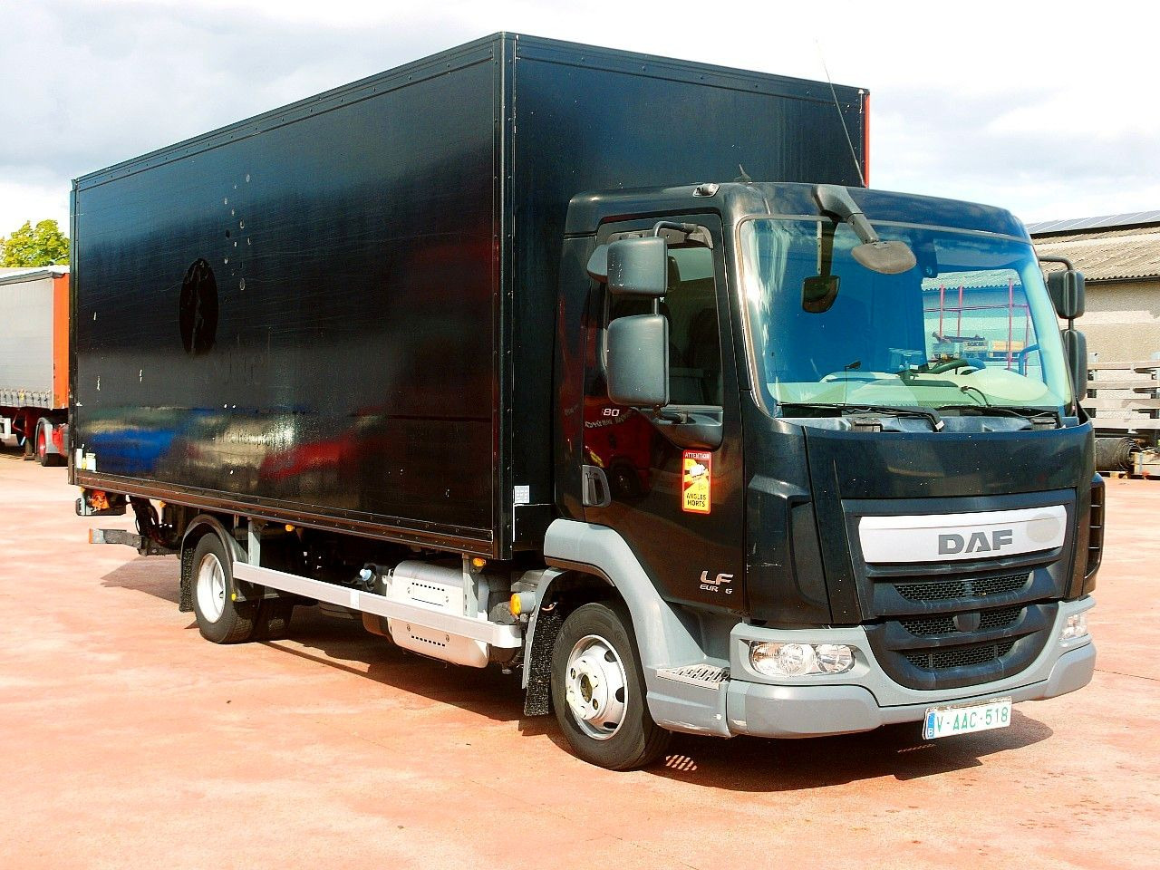 DAF LF FA 180 MEUBEL KOFFER LBW LUFT FEDERUNG AIRCO - Camião furgão: foto 2 DAF LF FA 180 MEUBEL KOFFER LBW LUFT FEDERUNG AIRCO - Camião furgão: foto 2