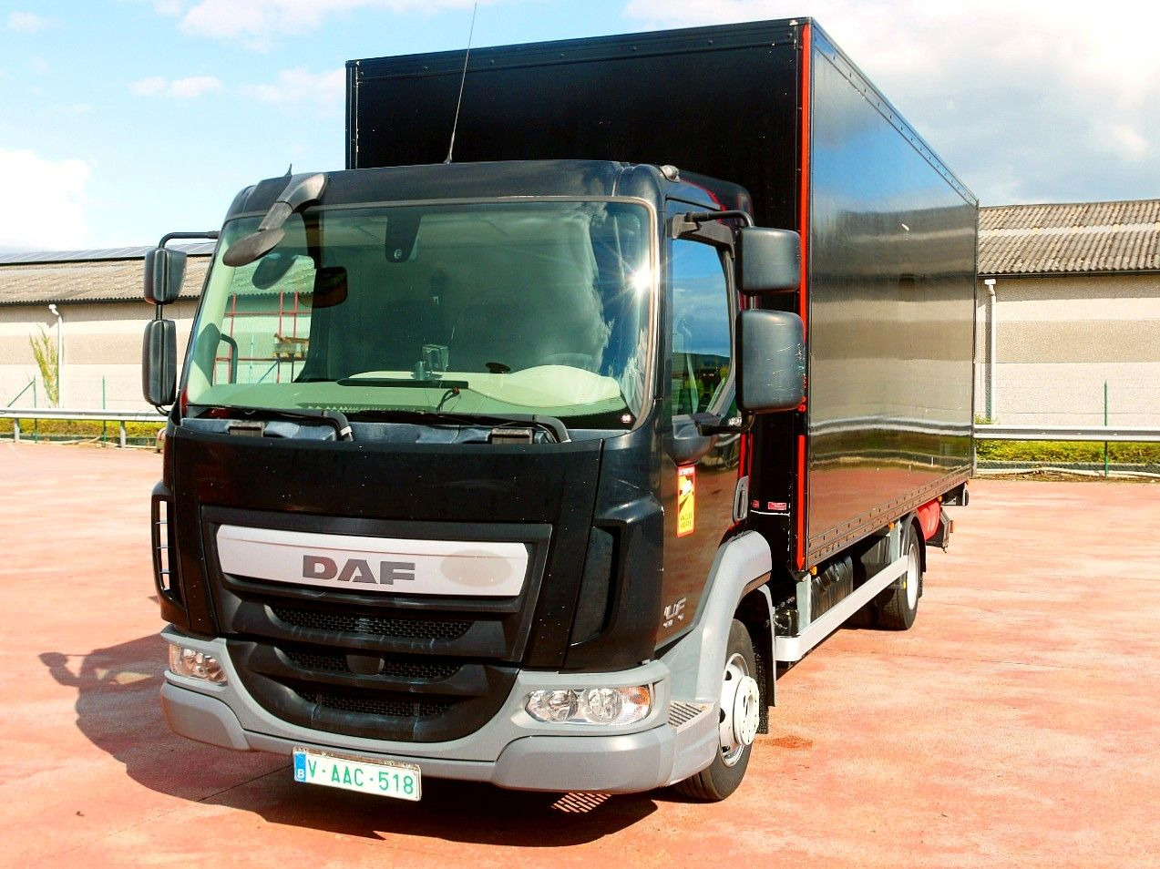 DAF LF FA 180 MEUBEL KOFFER LBW LUFT FEDERUNG AIRCO - Camião furgão: foto 5 DAF LF FA 180 MEUBEL KOFFER LBW LUFT FEDERUNG AIRCO - Camião furgão: foto 5