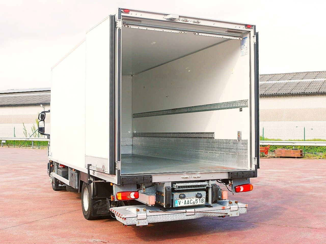 Camião frigorífico Iveco 100E18 EUROCARGO KUHLKOFFER CARRIER SUPRA 175tkm Iveco 100E18 EUROCARGO KUHLKOFFER CARRIER SUPRA 175tkm: foto 8
