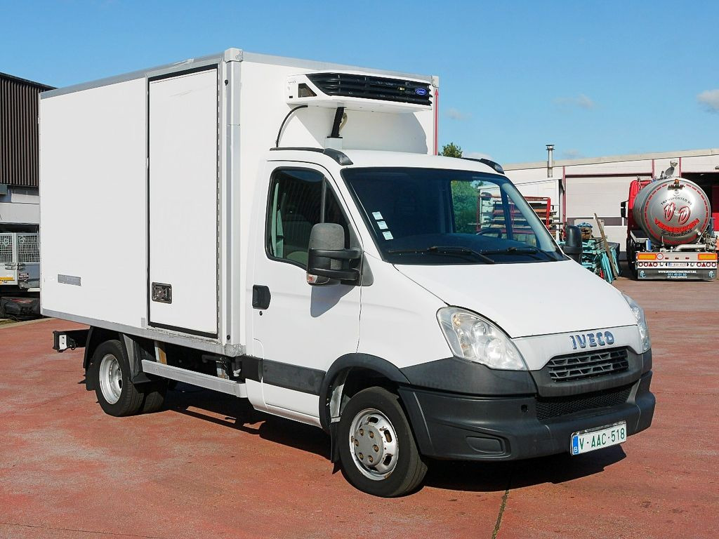 Iveco 35C13 DAILY KUHLKOFFER CARRIER XARIOS 300 -20C Iveco 35C13 DAILY KUHLKOFFER CARRIER XARIOS 300 -20C - Carrinha frigorífica: foto 2 Iveco 35C13 DAILY KUHLKOFFER CARRIER XARIOS 300 -20C Iveco 35C13 DAILY KUHLKOFFER CARRIER XARIOS 300 -20C - Carrinha frigorífica: foto 2