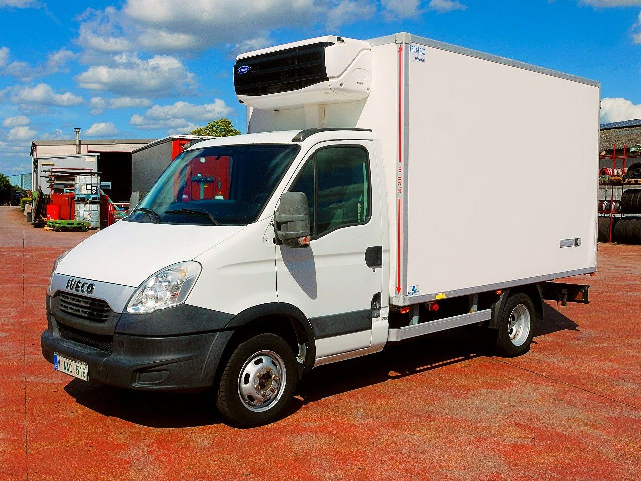 Iveco 35C13 DAILY KUHLKOFFER CARRIER XARIOS 600 MULTI - Carrinha frigorífica: foto 4 Iveco 35C13 DAILY KUHLKOFFER CARRIER XARIOS 600 MULTI - Carrinha frigorífica: foto 4