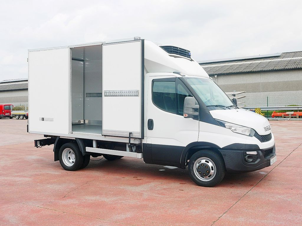 Iveco 35C15 DAILY KULKOFFER CARREIER XARIOS 350 -20c - Carrinha frigorífica: foto 3 Iveco 35C15 DAILY KULKOFFER CARREIER XARIOS 350 -20c - Carrinha frigorífica: foto 3