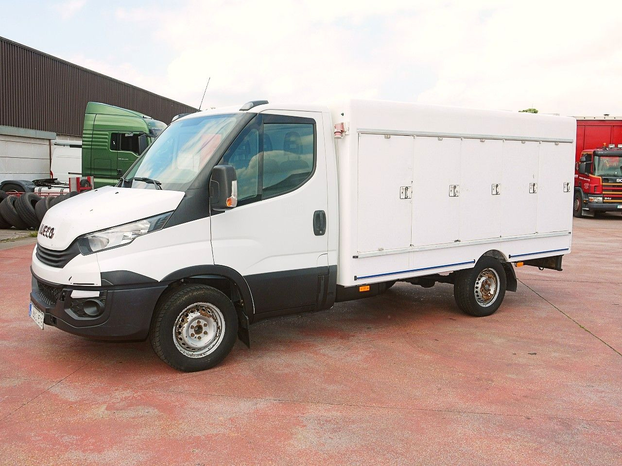 Iveco 35S12 DAILY ISOTHERM KOFFER 5 TURIG / AIRCO - Carrinha frigorífica: foto 4 Iveco 35S12 DAILY ISOTHERM KOFFER 5 TURIG / AIRCO - Carrinha frigorífica: foto 4