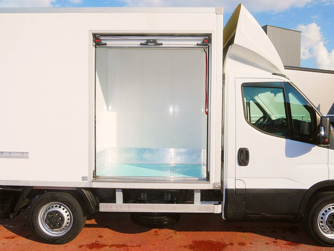 Iveco 35S14 DAILY ISOTHERMKOFFER LADEBORDWAND luft fed - Carrinha frigorífica: foto 5 Iveco 35S14 DAILY ISOTHERMKOFFER LADEBORDWAND luft fed - Carrinha frigorífica: foto 5