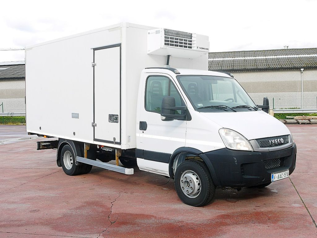 Iveco 60C15 65 70 DAILY KUHLKOFFER THERMOKING V500 A/C - Carrinha frigorífica: foto 2 Iveco 60C15 65 70 DAILY KUHLKOFFER THERMOKING V500 A/C - Carrinha frigorífica: foto 2