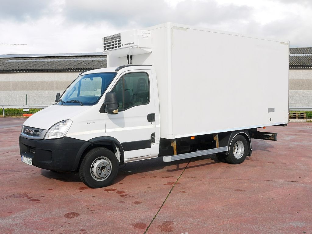 Iveco 60C15 65 70 DAILY KUHLKOFFER THERMOKING V500 A/C - Carrinha frigorífica: foto 4 Iveco 60C15 65 70 DAILY KUHLKOFFER THERMOKING V500 A/C - Carrinha frigorífica: foto 4