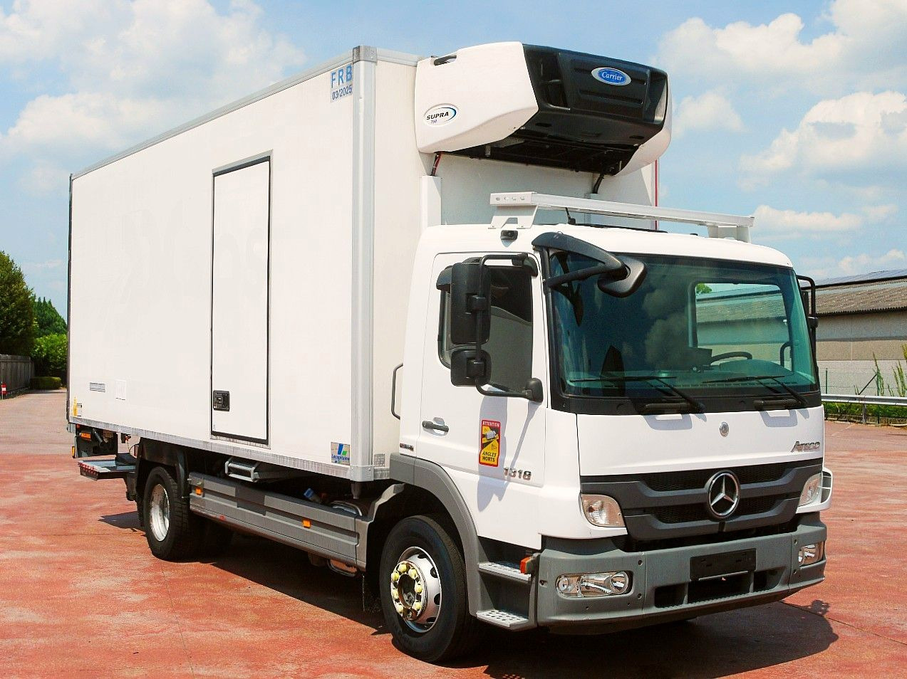 Mercedes-Benz 1318 ATEGO FLEISH KUHLKOFFER CARRIER SUPRA 750 - Camião frigorífico: foto 2 Mercedes-Benz 1318 ATEGO FLEISH KUHLKOFFER CARRIER SUPRA 750 - Camião frigorífico: foto 2