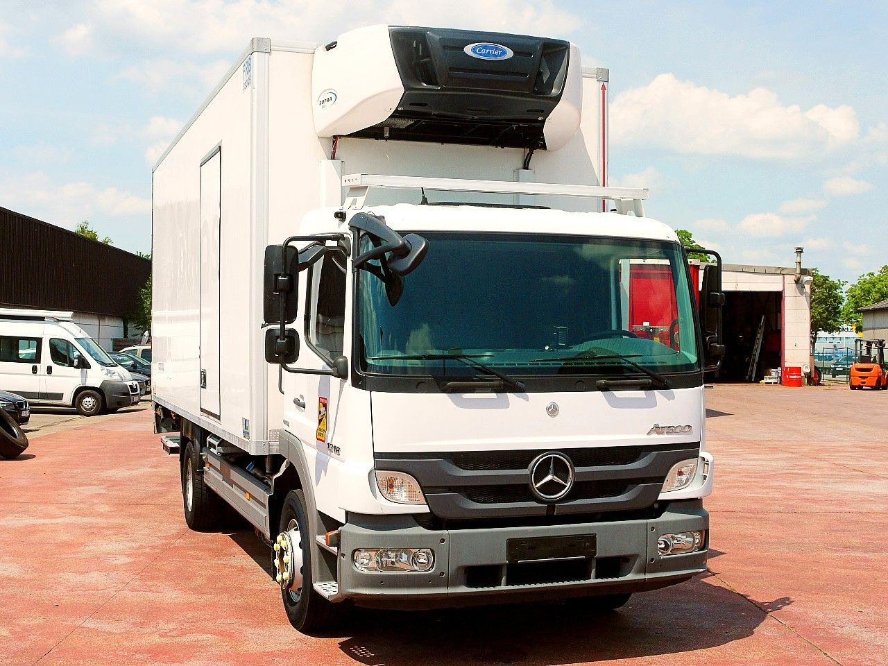 Mercedes-Benz 1318 ATEGO FLEISH KUHLKOFFER CARRIER SUPRA 750 - Camião frigorífico: foto 1 Mercedes-Benz 1318 ATEGO FLEISH KUHLKOFFER CARRIER SUPRA 750 - Camião frigorífico: foto 1