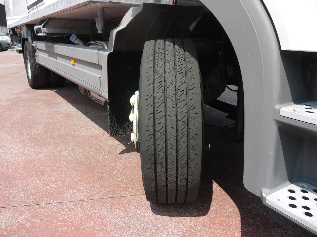 Camião frigorífico Mercedes-Benz 1318 ATEGO FLEISH KUHLKOFFER CARRIER SUPRA 750: foto 19