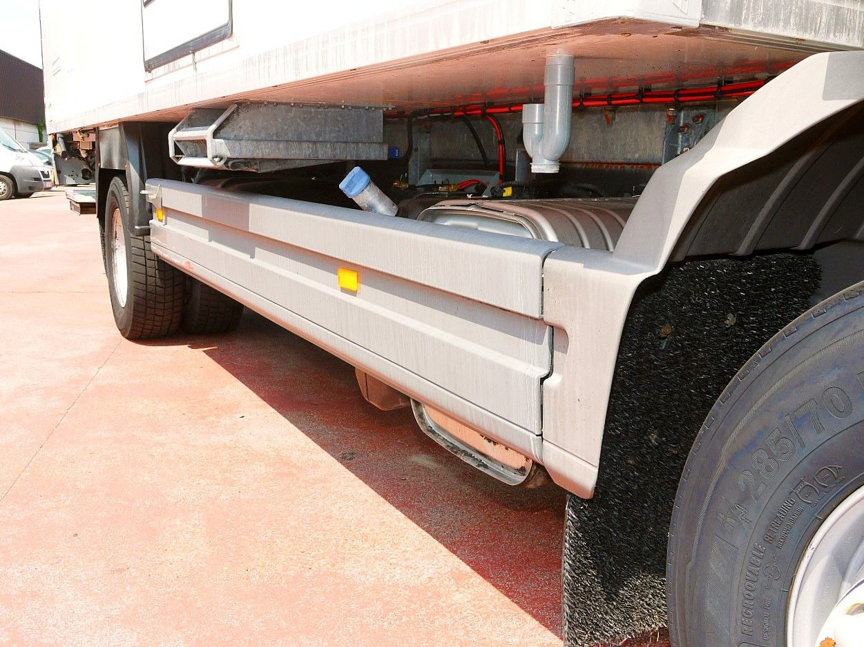 Camião frigorífico Mercedes-Benz 1318 ATEGO FLEISH KUHLKOFFER CARRIER SUPRA 750: foto 18