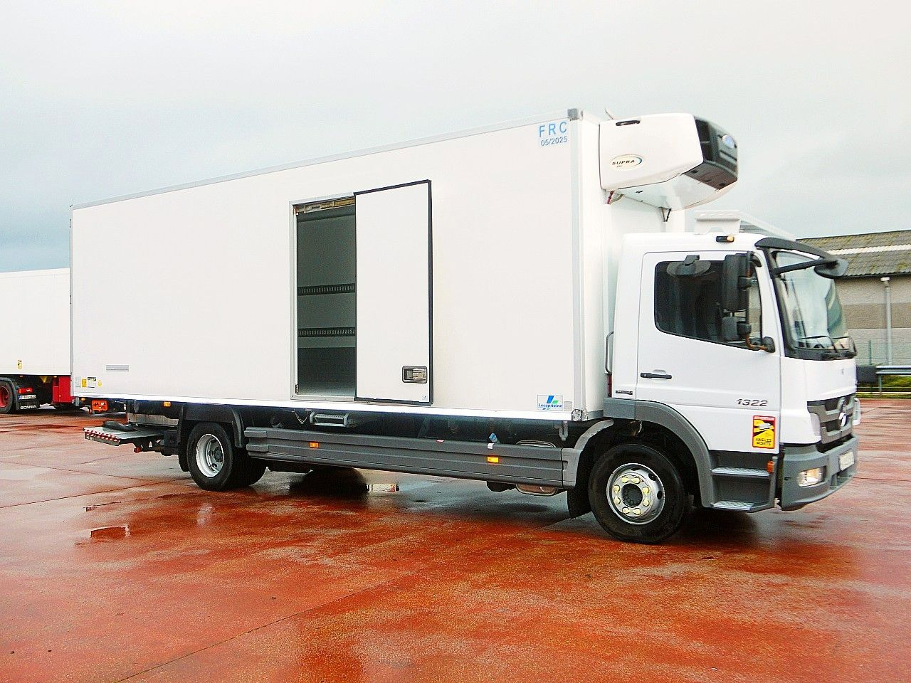 Mercedes-Benz 1322 ATEGO KUHLKOFFER CARRIER SUPRA 850 A/C LUFT - Camião frigorífico: foto 3 Mercedes-Benz 1322 ATEGO KUHLKOFFER CARRIER SUPRA 850 A/C LUFT - Camião frigorífico: foto 3