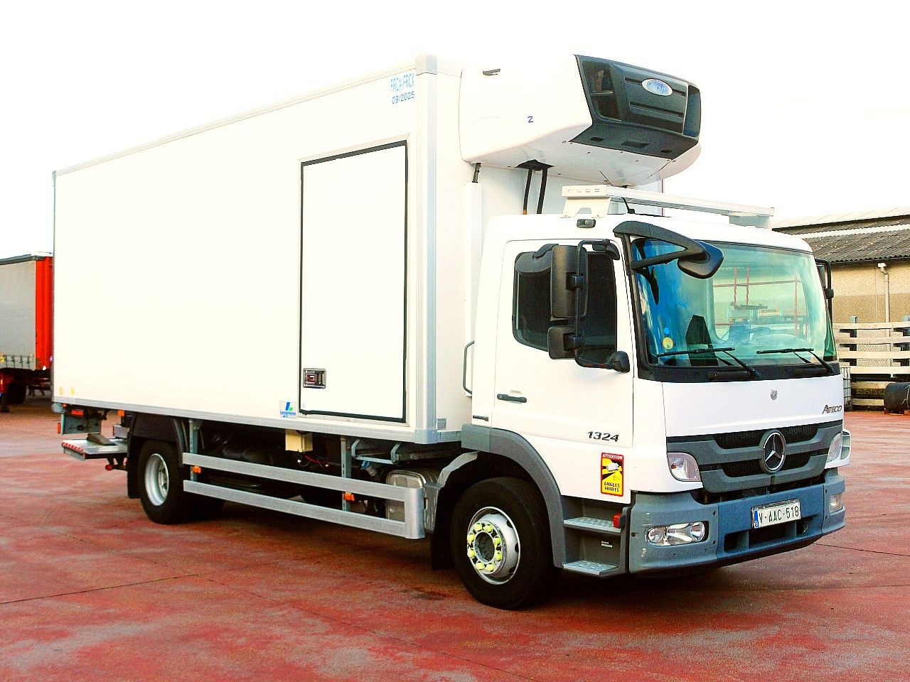Mercedes-Benz 1324 ATEGO CARRIER SUPRA 1000MT CITY Z. A/C LUFT - Camião frigorífico: foto 2 Mercedes-Benz 1324 ATEGO CARRIER SUPRA 1000MT CITY Z. A/C LUFT - Camião frigorífico: foto 2