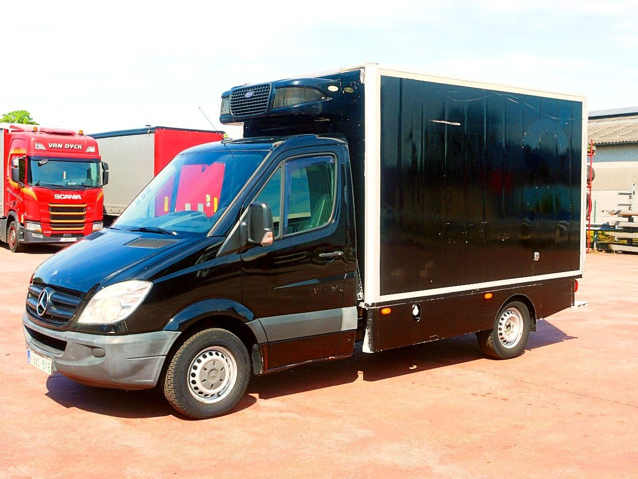 Mercedes-Benz 319 SPRINTER V6 KUHLKOFFER CARRIER PULSOR 600 MT - Carrinha frigorífica: foto 4 Mercedes-Benz 319 SPRINTER V6 KUHLKOFFER CARRIER PULSOR 600 MT - Carrinha frigorífica: foto 4