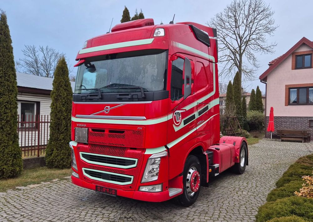 Volvo FH GLOBETROTTER - Tractor: foto 1 Volvo FH GLOBETROTTER - Tractor: foto 1