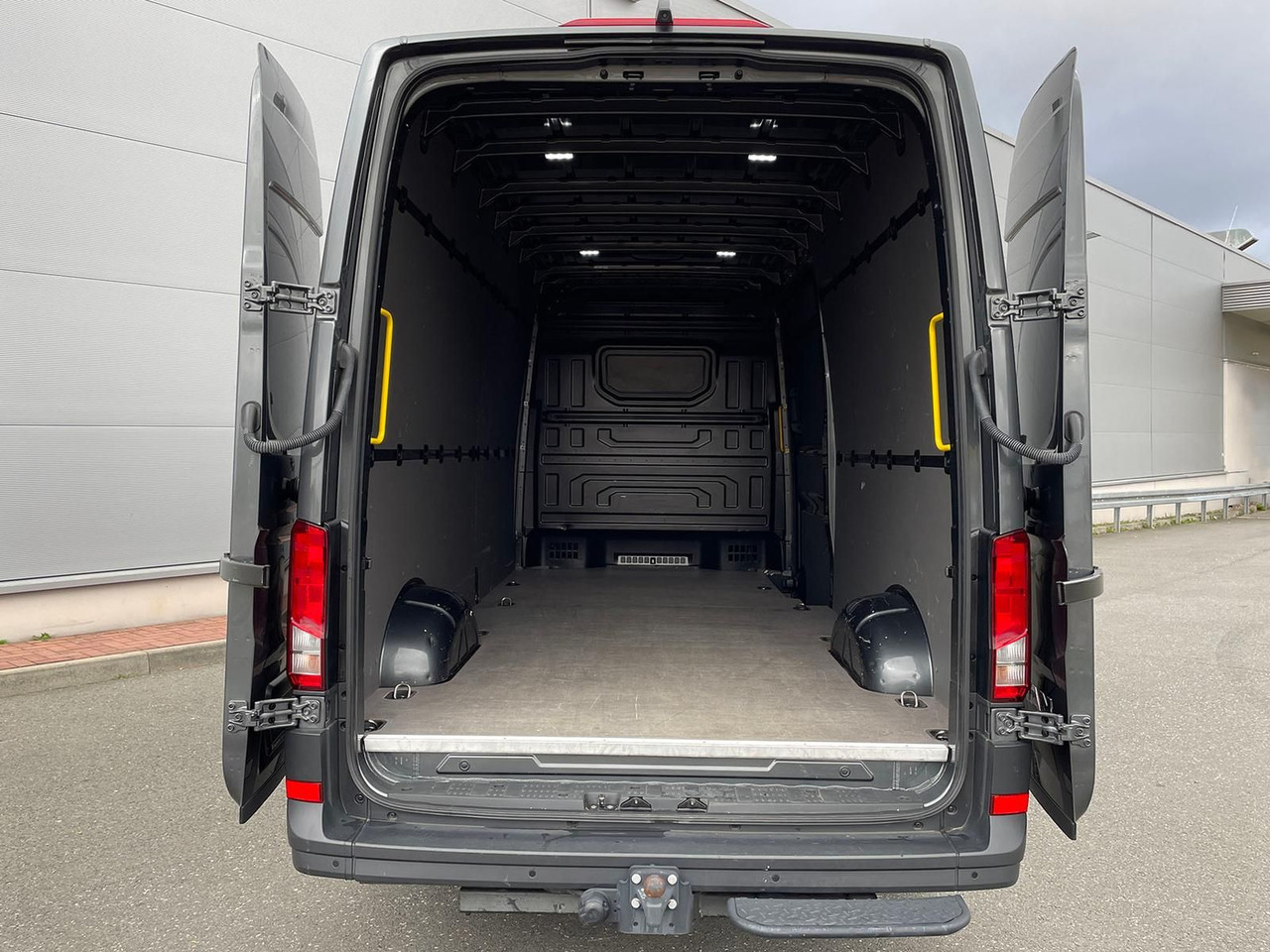 Automóvel MAN TGE 3.160 L4H3 KASTEN TEMPOMAT AHK SITZHZ DAB: foto 11 Automóvel MAN TGE 3.160 L4H3 KASTEN TEMPOMAT AHK SITZHZ DAB: foto 11