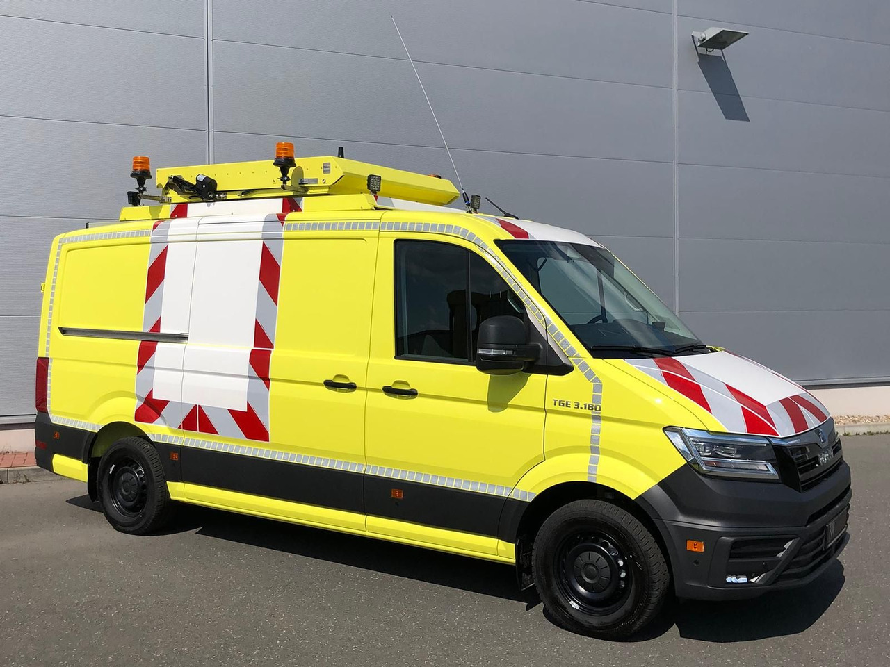 MAN TGE 3.180 L3H2 BF 4 BEGLEITFAHRZEUG ACC LED NAVI - Furgão: foto 2 MAN TGE 3.180 L3H2 BF 4 BEGLEITFAHRZEUG ACC LED NAVI - Furgão: foto 2