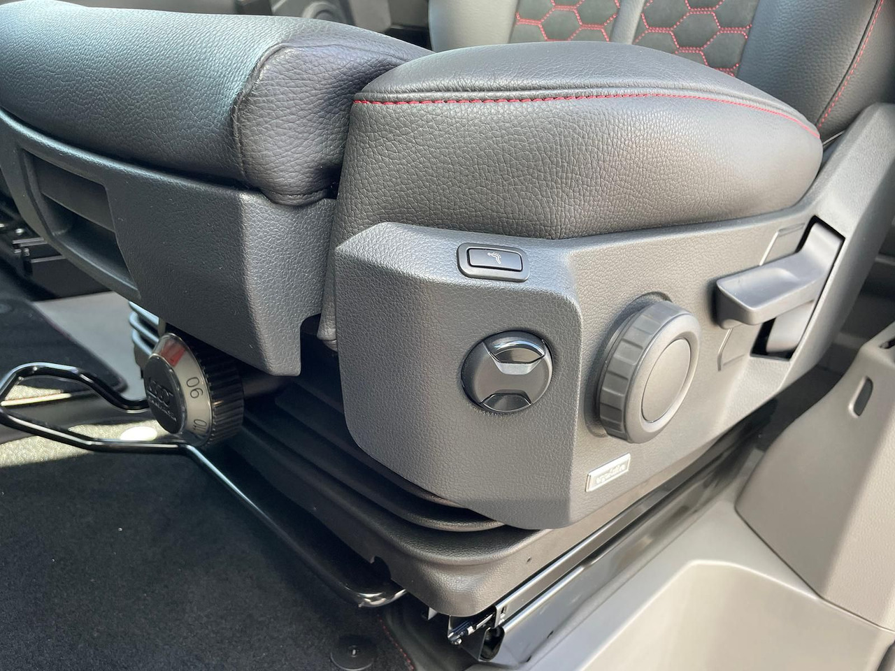 Automóvel MAN TGE 3.200 L3H2 MIXTO 4x4 Individual S ACC STHZ: foto 31