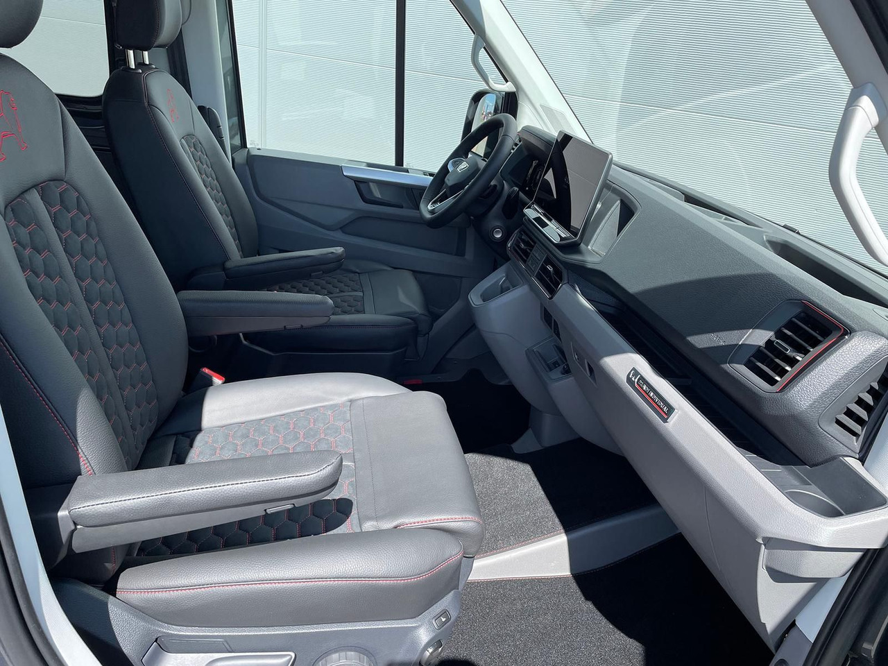 Automóvel MAN TGE 3.200 L3H2 MIXTO 4x4 Individual S ACC STHZ: foto 15