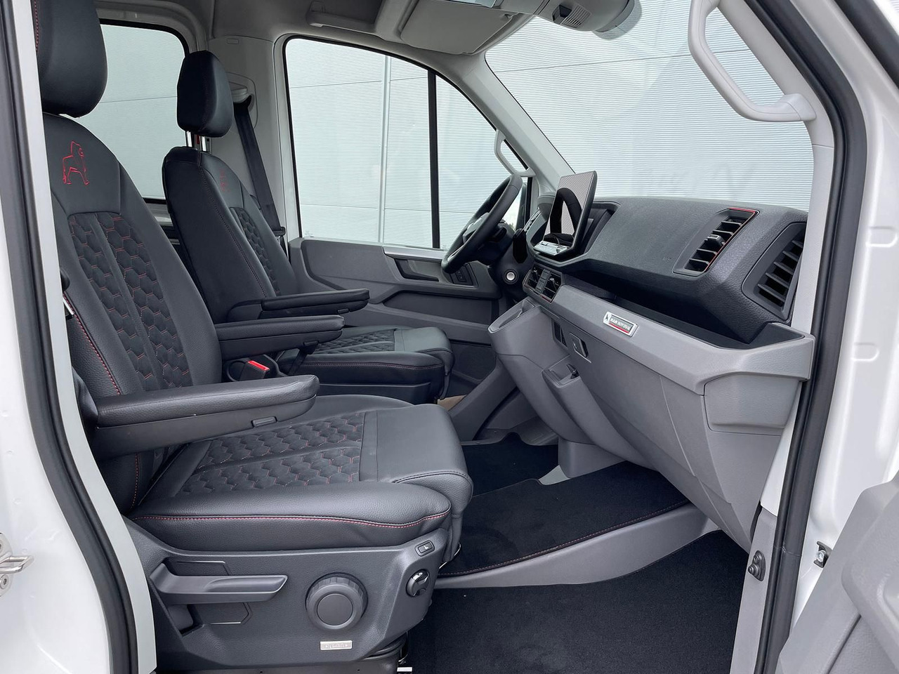 Automóvel MAN TGE 3.200 L3H2 MIXTO 4x4 Individual S ACC STHZ: foto 15