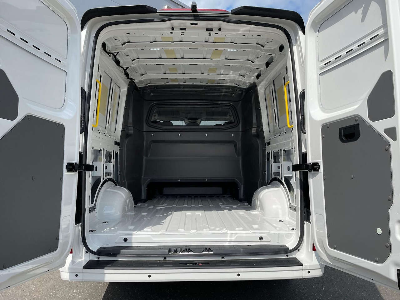 Automóvel MAN TGE 3.200 L3H2 MIXTO 4x4 Individual S ACC STHZ: foto 28