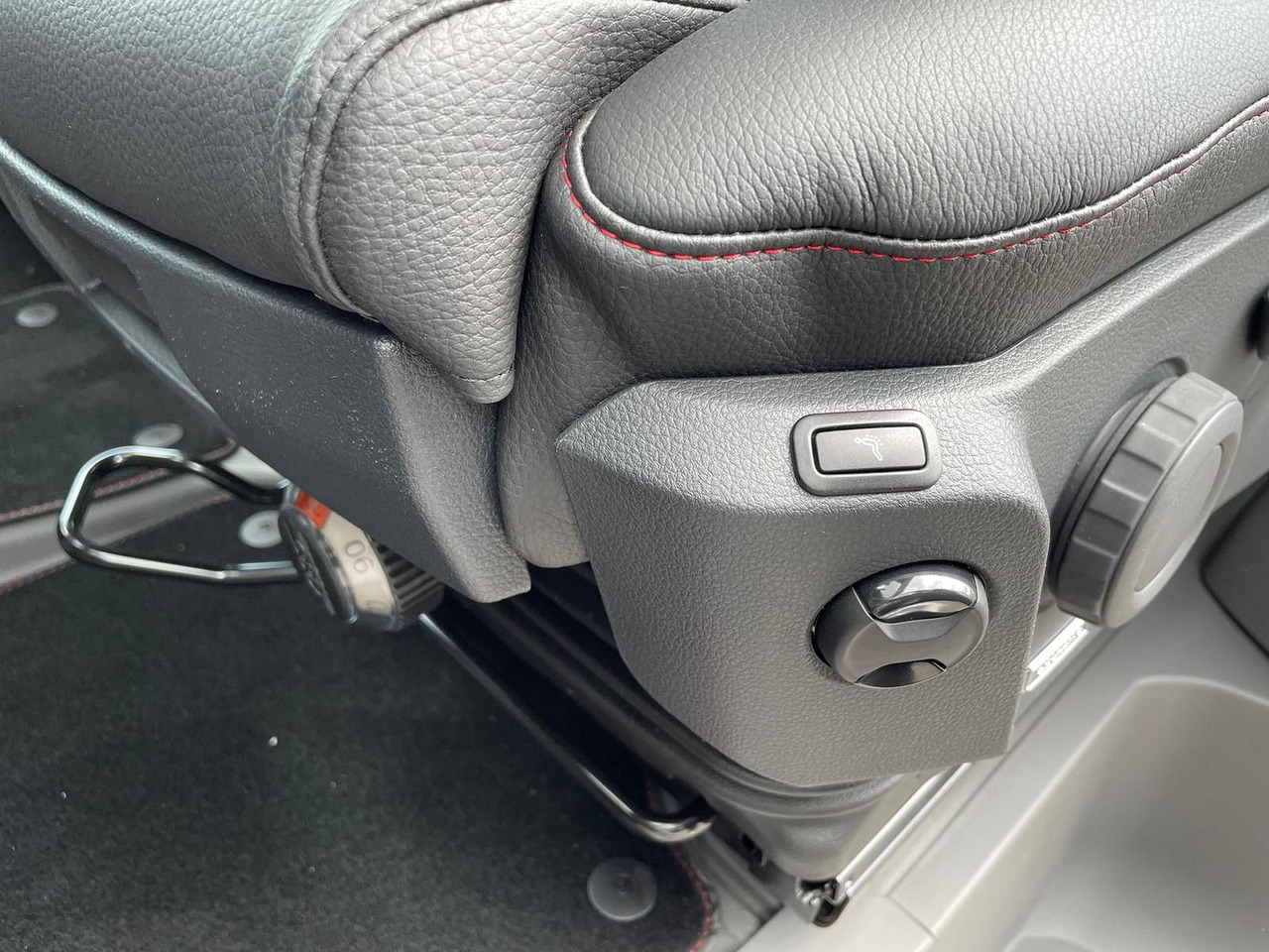 Automóvel MAN TGE 3.200 L3H2 MIXTO 4x4 Individual S ACC STHZ: foto 30