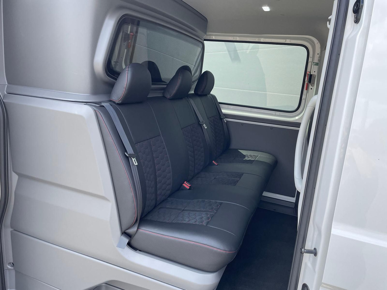 Automóvel MAN TGE 3.200 L3H2 MIXTO 4x4 Individual S ACC STHZ: foto 10