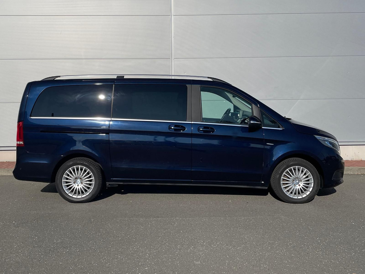 Mercedes-Benz V 250 d Avantgarde 360°KAMERA LED ALLRAD - Furgão de passageiros: foto 5 Mercedes-Benz V 250 d Avantgarde 360°KAMERA LED ALLRAD - Furgão de passageiros: foto 5