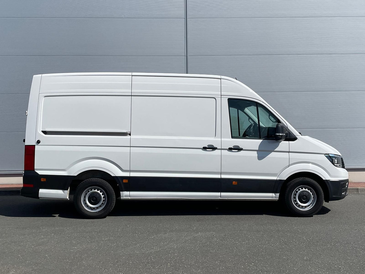 Volkswagen Crafter Kasten 35 L3H3 RWD AHK SITZH 2Schiebetür - Furgão: foto 5 Volkswagen Crafter Kasten 35 L3H3 RWD AHK SITZH 2Schiebetür - Furgão: foto 5