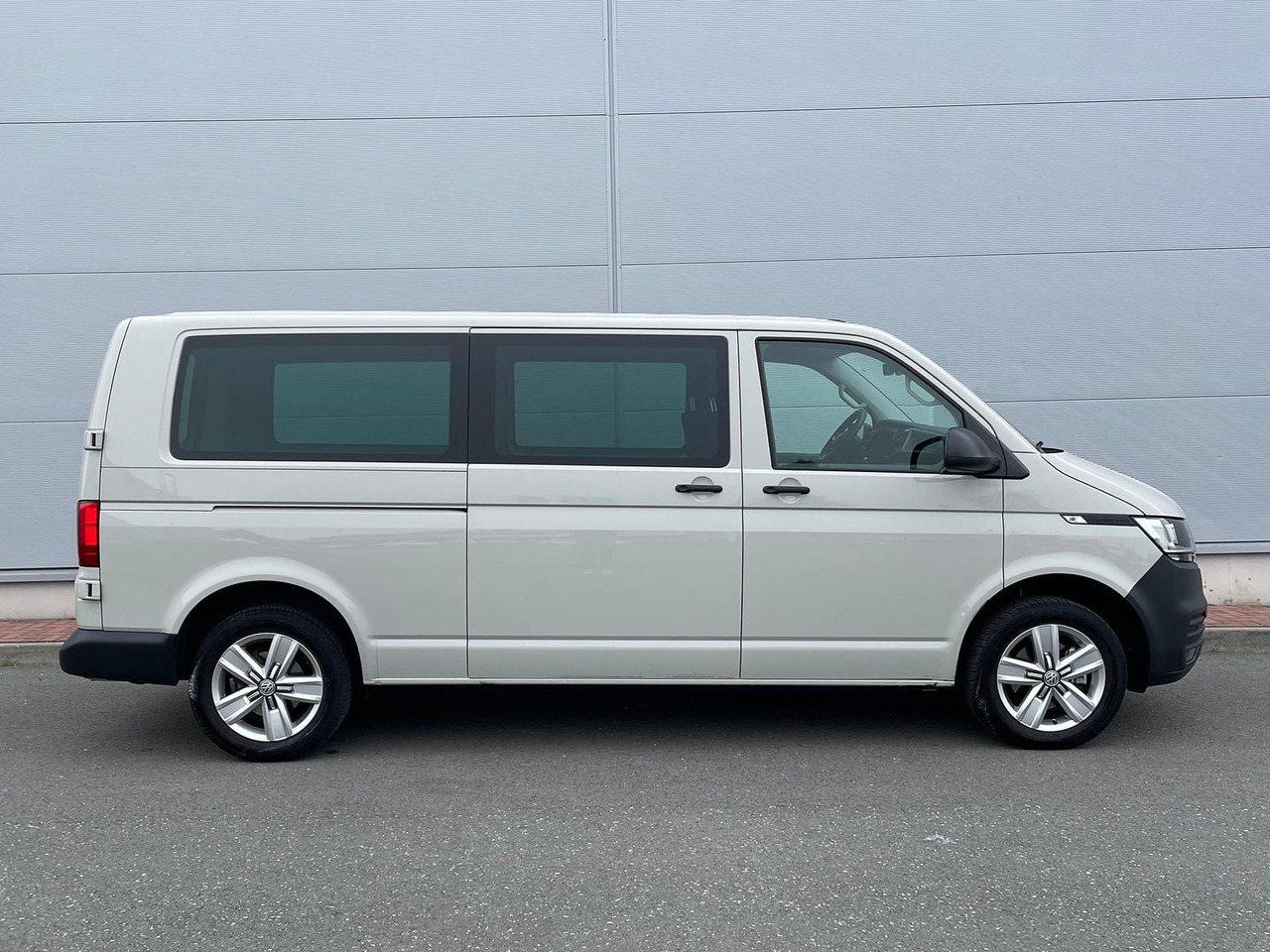 Volkswagen T6.1 Transporter 2.0 TDI lang 4MOTION SITZHZ NAV - Automóvel: foto 5 Volkswagen T6.1 Transporter 2.0 TDI lang 4MOTION SITZHZ NAV - Automóvel: foto 5