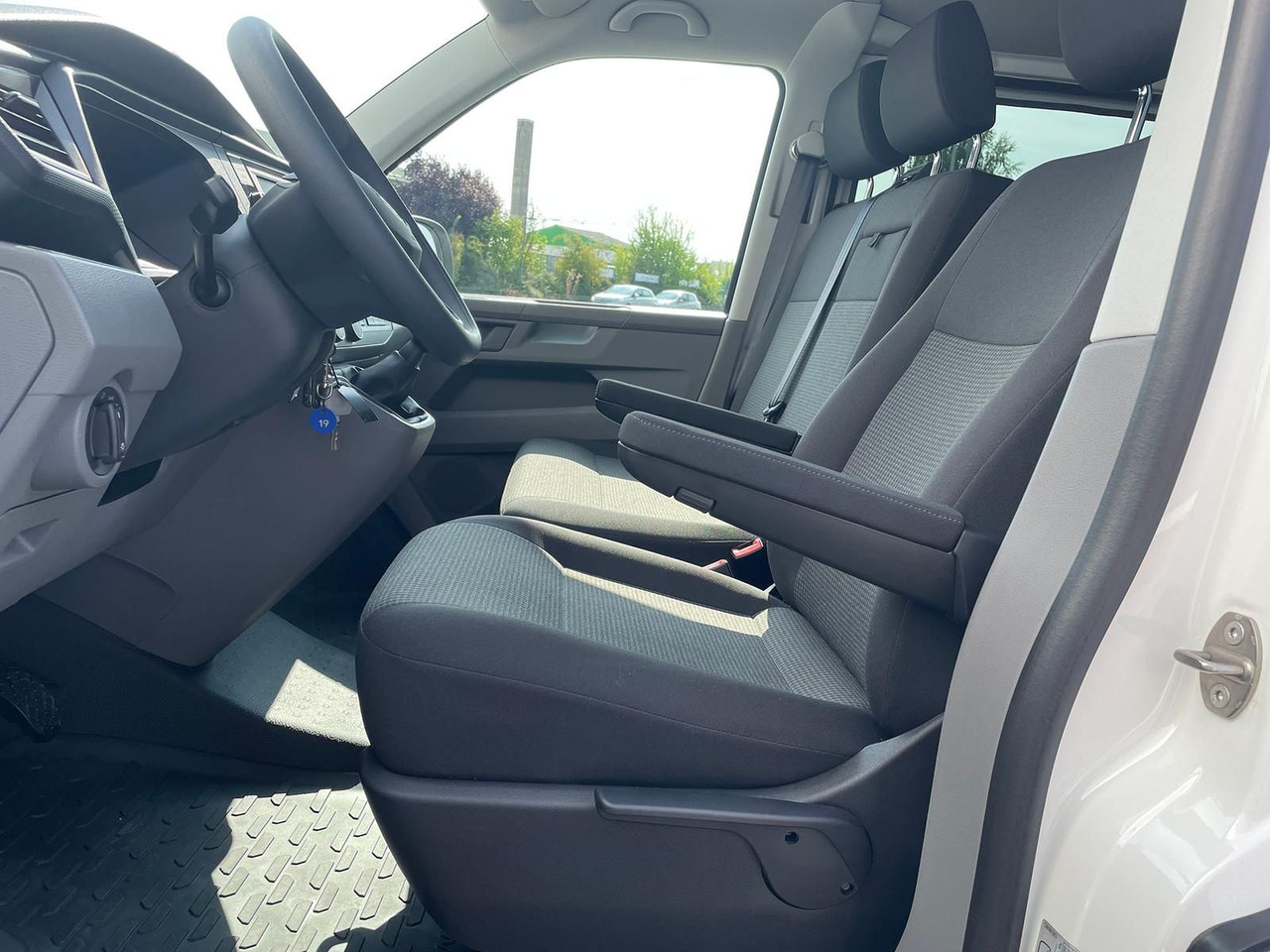 Furgão, Carrinha cabine dupla Volkswagen T6.1 Transporter MIXTO LR 2.0 TDI KLIMA PDC: foto 13 Furgão, Carrinha cabine dupla Volkswagen T6.1 Transporter MIXTO LR 2.0 TDI KLIMA PDC: foto 13